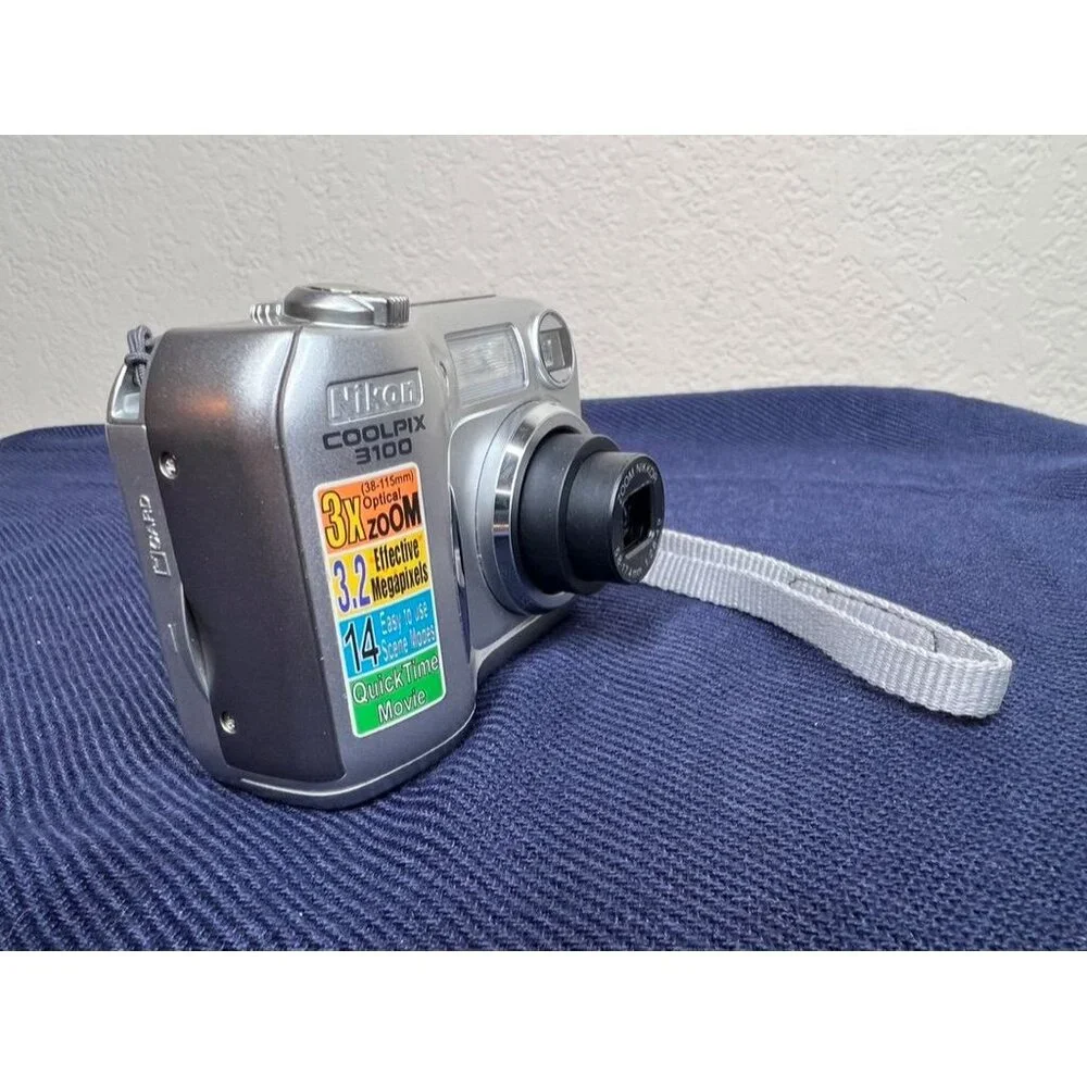 Nikon Coolpix 3100 3.2MP Digital Camera 3x Optical Zoom Memory Card **READ